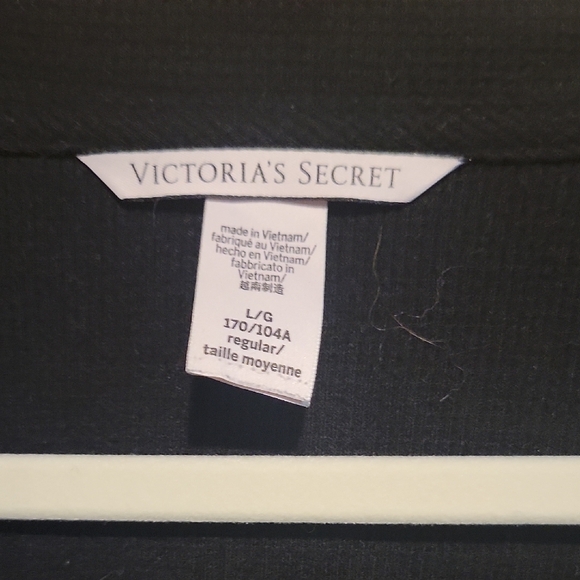 Victoria's Secret Black Long Sleeve Top - Picture 2 of 3